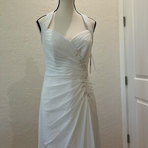 David’s Bridal - Brand New Wedding Gown - Size 6 CG
